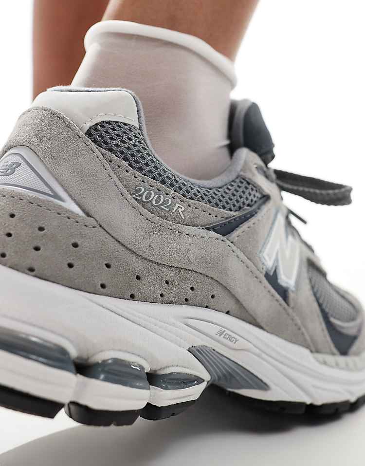 https://images.asos-media.com/products/new-balance-2002-sneakers-in-gray-multi/203636401-3?$n_750w$&wid=750&fit=constrain